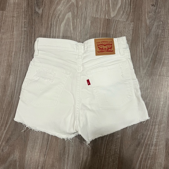 Levi’s Short🤍 - Picture 2 of 2